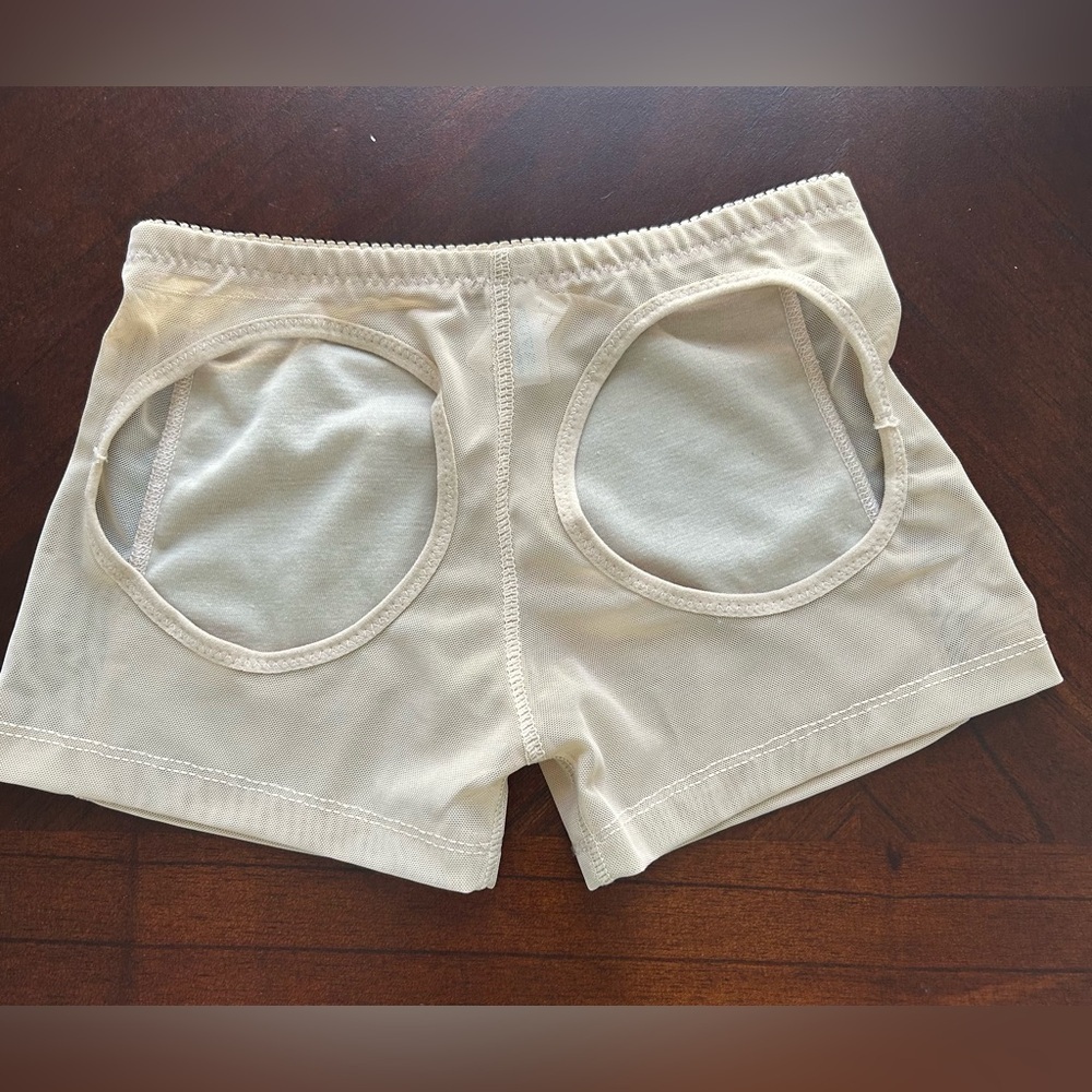 Sexy Breathable Hip Lifting Pants Flat Angle Beautiful Butto(Beige, M) - Picture 3 of 4